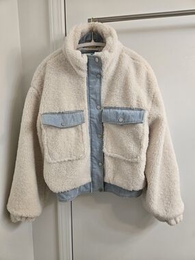 Vine & Valley Sherpa Jacket with Light Denim Trim, Cream & Light Blue, Size S